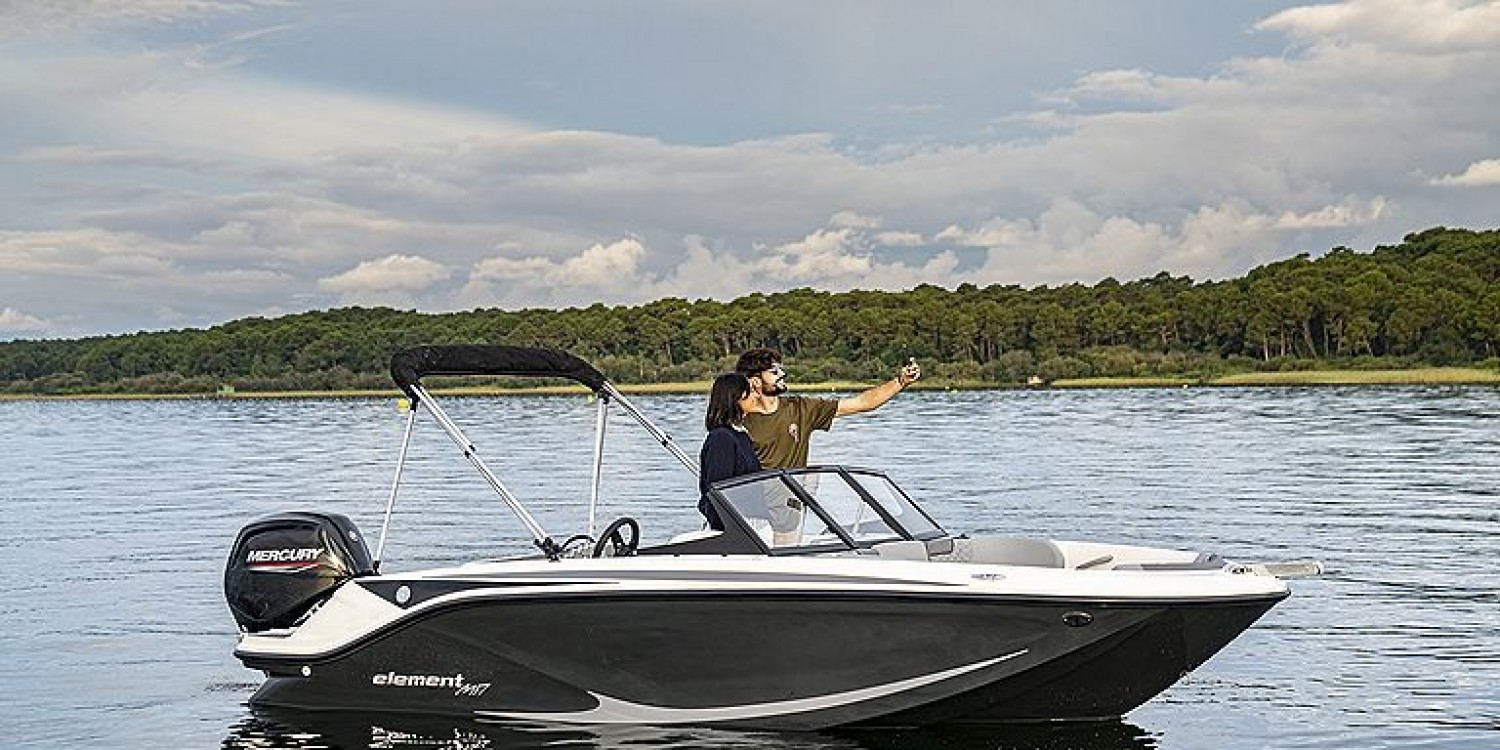 slider 1 Bayliner Element M17